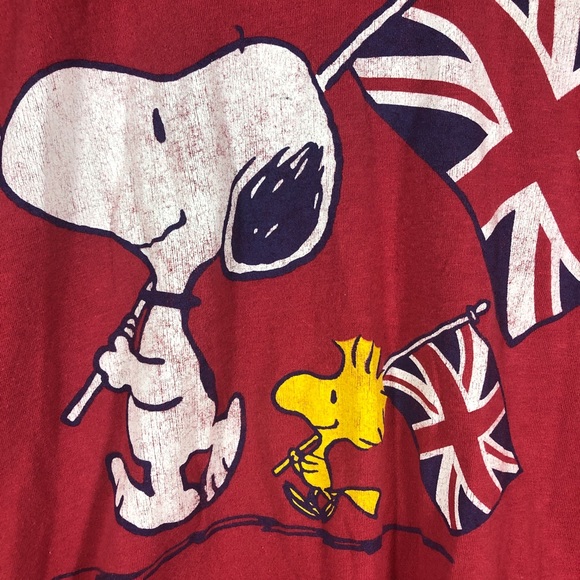 Snoopy Woodstock Peanuts British Flag T-Shirt Red - Picture 2 of 5
